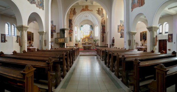 	 Farský kostol sv.Štefana, prvomučeníka v Šuranoch - panoráma interiéru, 11.4.2012